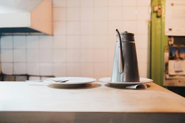 How do UK bars incorporate local flavors into their cocktail menus?