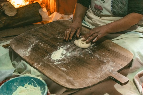 How Do British UK Bars Enhance Their Patron Experience with Unique Design Elements?